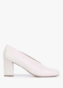Aneso Cream Leather V Front Court Shoes