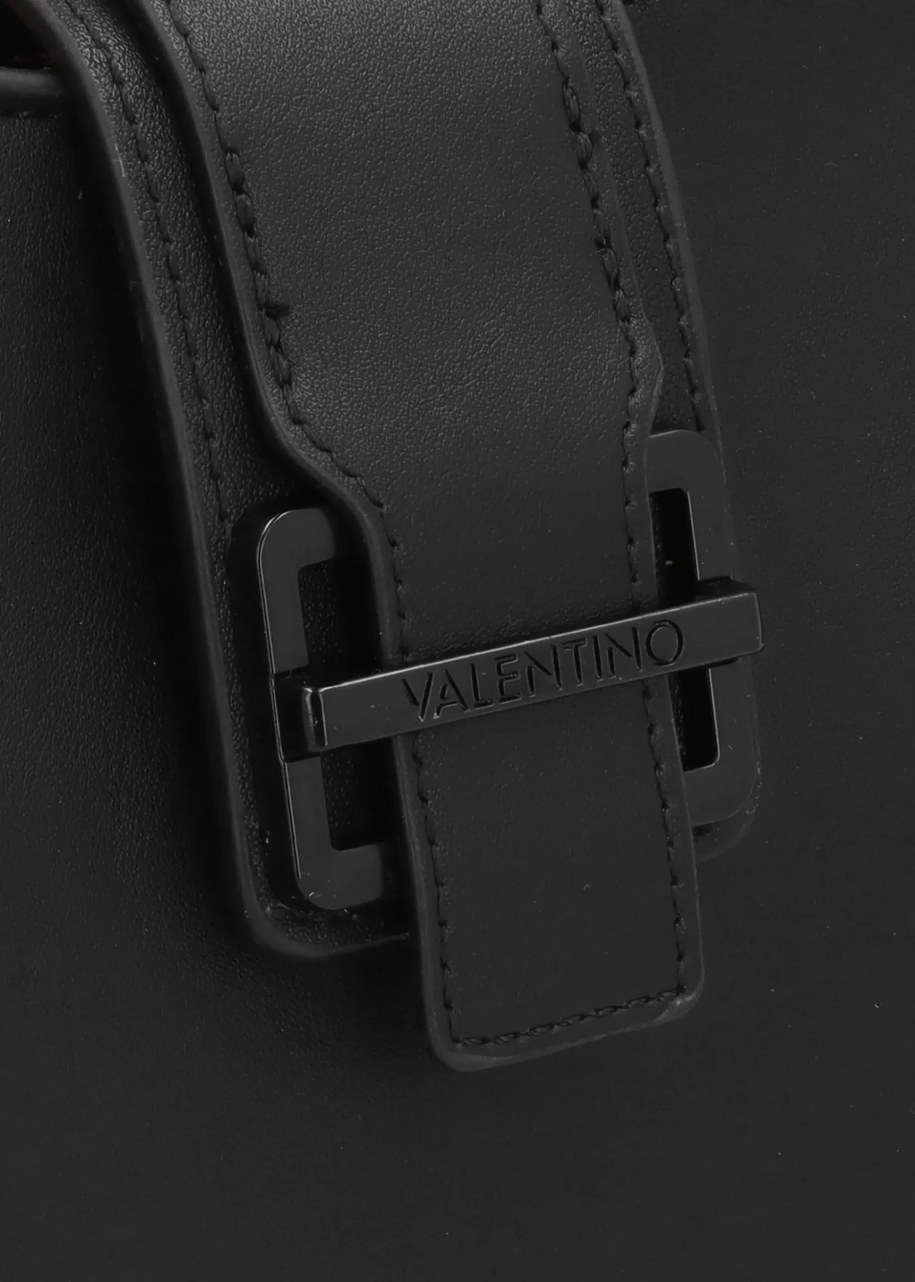 Dejavu Nero Curved Shoulder Bag