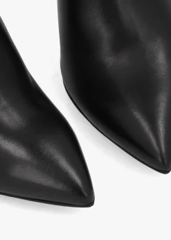 Gardenia 80's Black Leather Elasticated Back Heeled Calf Boots