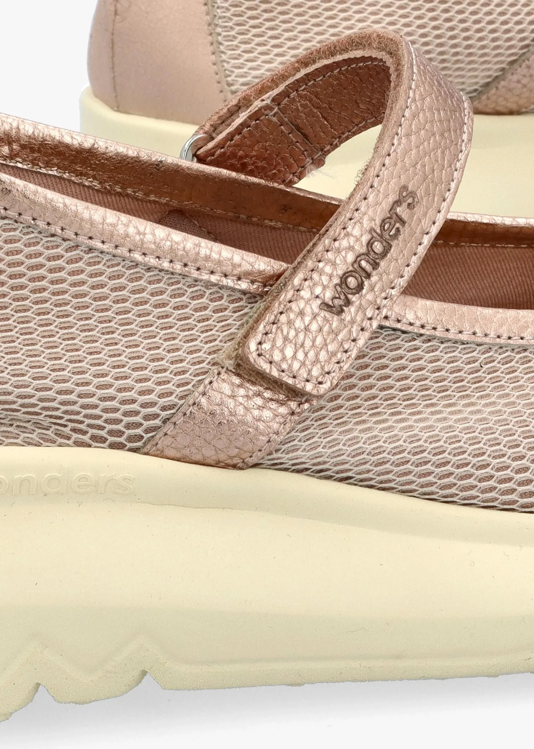 Isaura Nude Sporty Ballerina Pumps