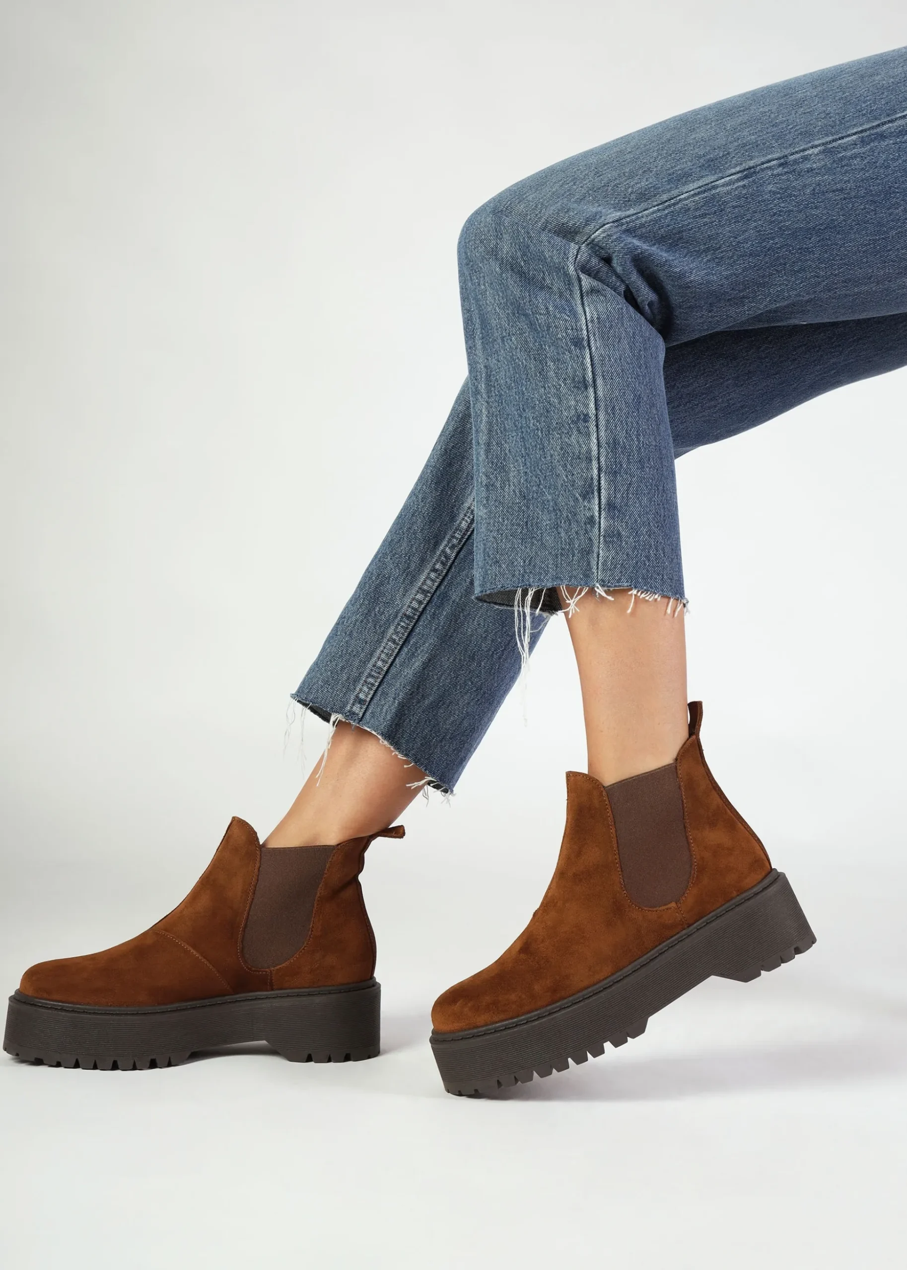 Lassi Tan Suede Chunky Chelsea Boots